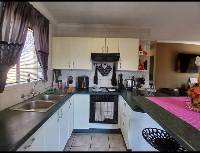 2 BEDROOM CLUSTER FOR SALE IN UNION